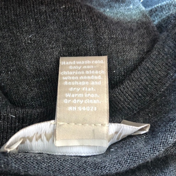 Banana Republic gray lurex sparkle v-neck sweater - Picture 4 of 4